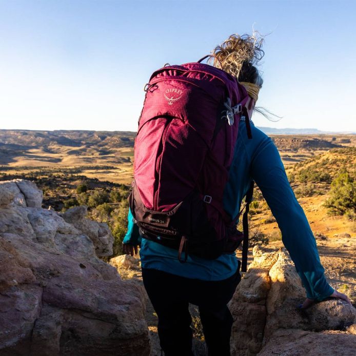 Osprey Sirrus 24 Backpack Outdoor Action Succulent Green - Product in Use