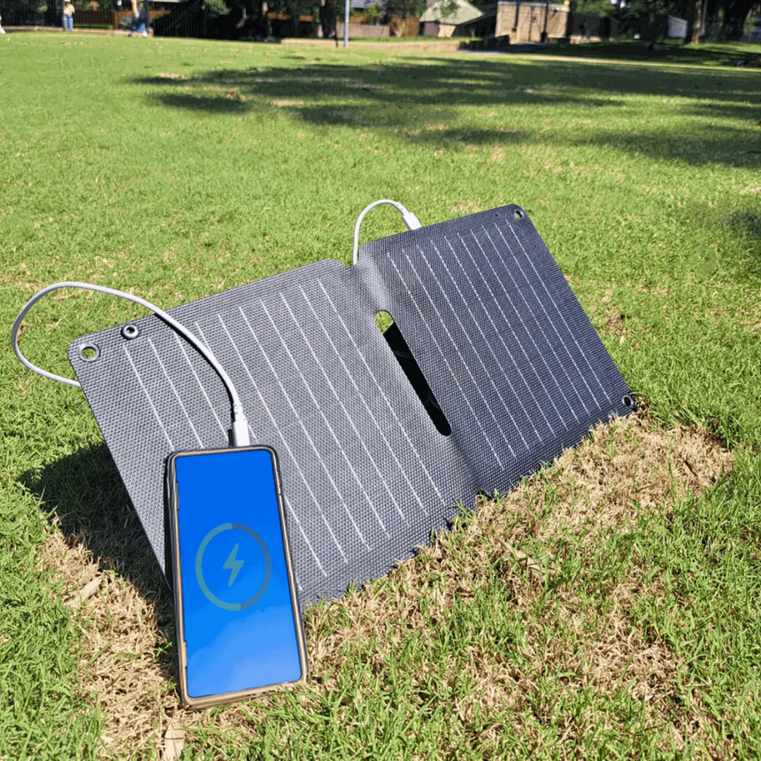 Xtorm SolarBooster 14W - Gen24 Outdoor Action