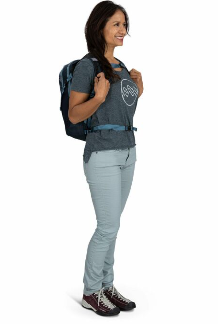 Osprey Daylite Backpack Outdoor Action Designed - Worn