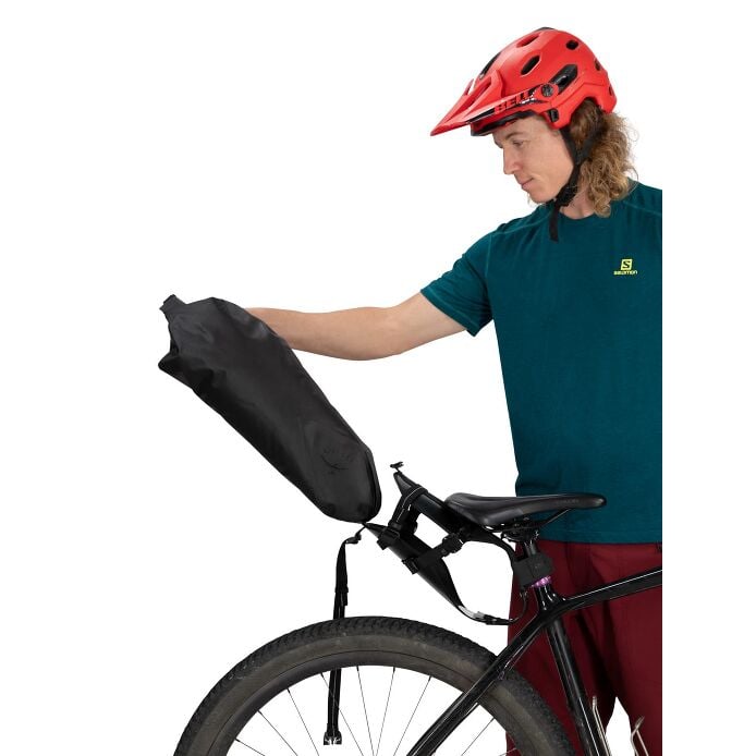 Osprey Escapist™ Saddle Bag Outdoor Action Black - Product Showcase